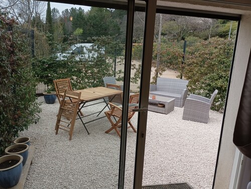 Maison appartement indépendant, situé sur les auteurs de Lodève.
