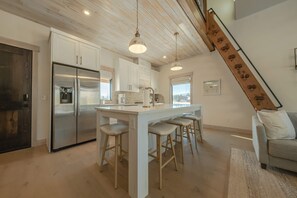 Huis, Meerdere bedden, bubbelbad, uitzicht op bergen (Wilderness Club Nest) | Interieur