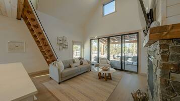 House, Multiple Beds, Hot Tub, Mountain View (Wilderness Club Nest) | Living area