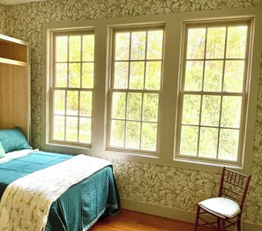 3 bedrooms, iron/ironing board, Internet, bed sheets - Spindle Hill Farm’s School House ~ EV/ pond on 50 acres with Mountain Views (Nellysford)