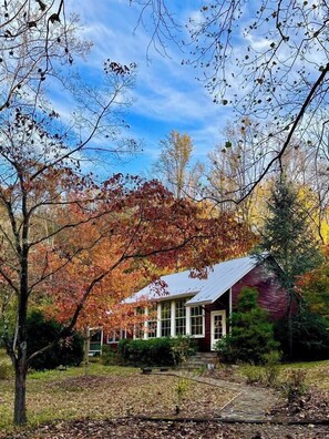 Exterior - Spindle Hill Farm’s School House ~ EV/ pond on 50 acres with Mountain Views (Nellysford)