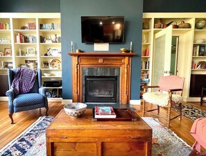 TV, fireplace - Spindle Hill Farm’s School House ~ EV/ pond on 50 acres with Mountain Views (Nellysford)