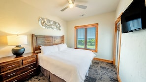 2 bedrooms, free WiFi, bed sheets - Waterfront 2-Bedroom, 1.5-Bathroom Suite at REAL Watersports (Waves)