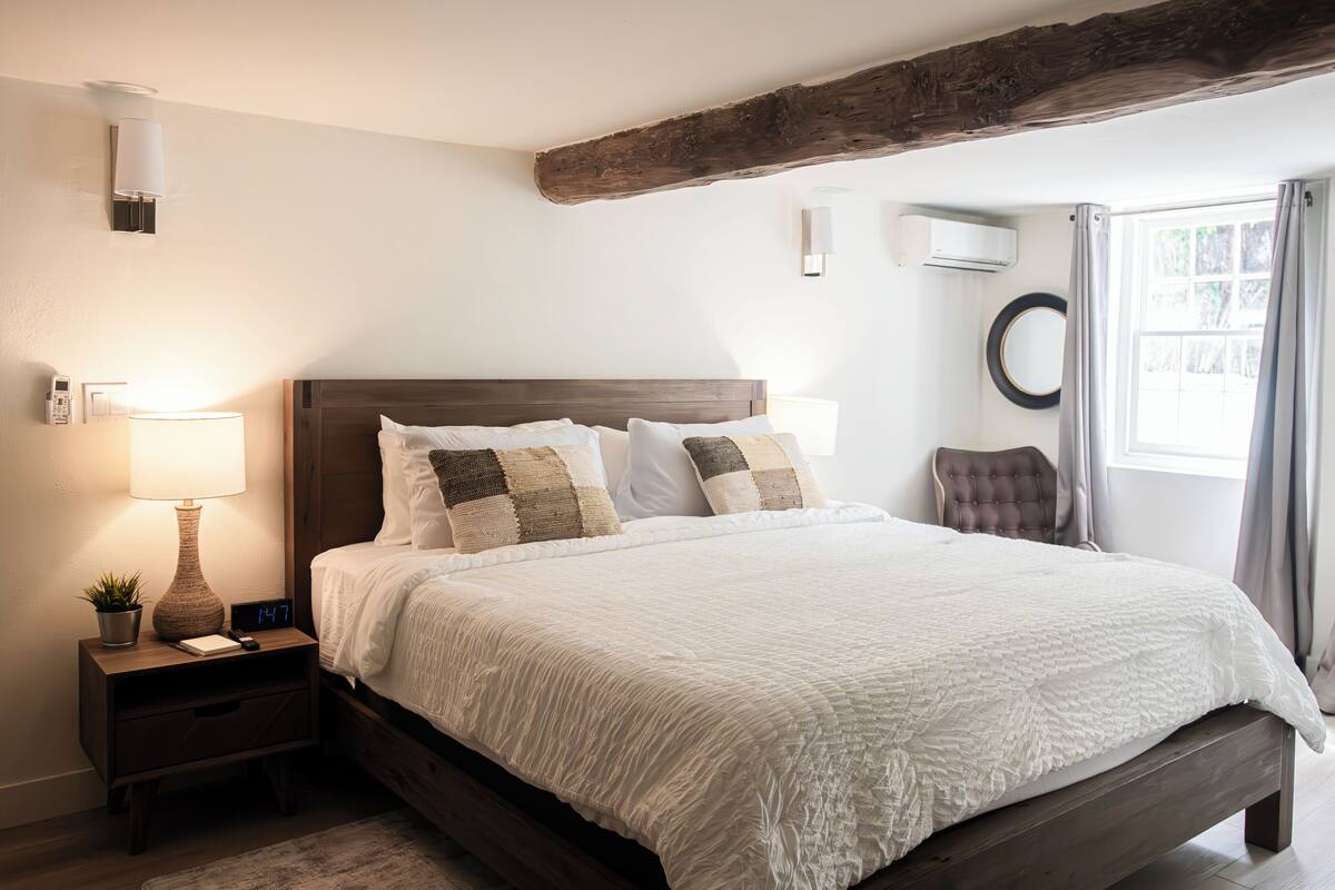 Habitación doble Confort, 1 cama King size | Caja de seguridad en la habitación y wifi gratis 