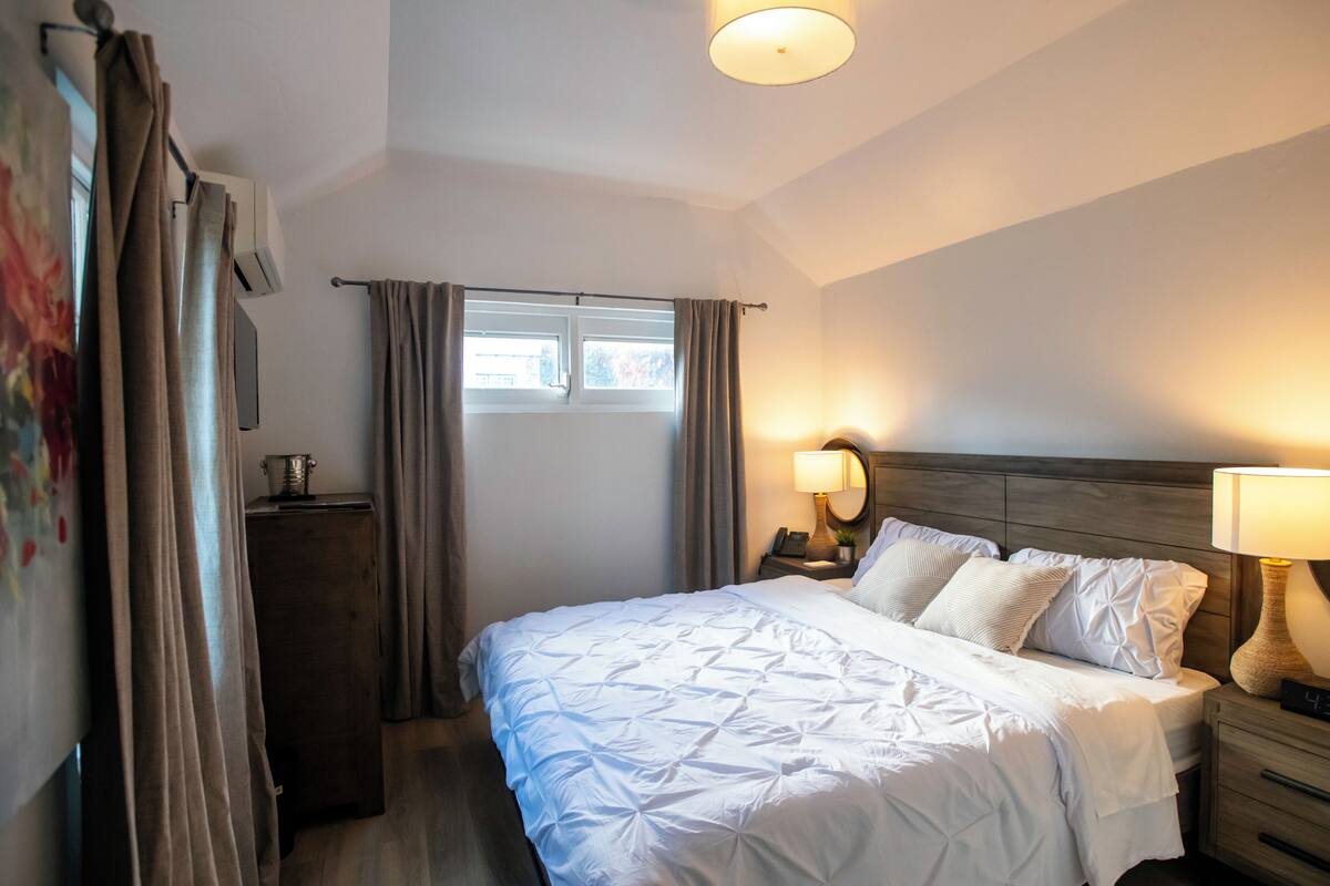 Casa de campo, 1 cama King size, patio, vista al jardín | Caja de seguridad en la habitación y wifi gratis 