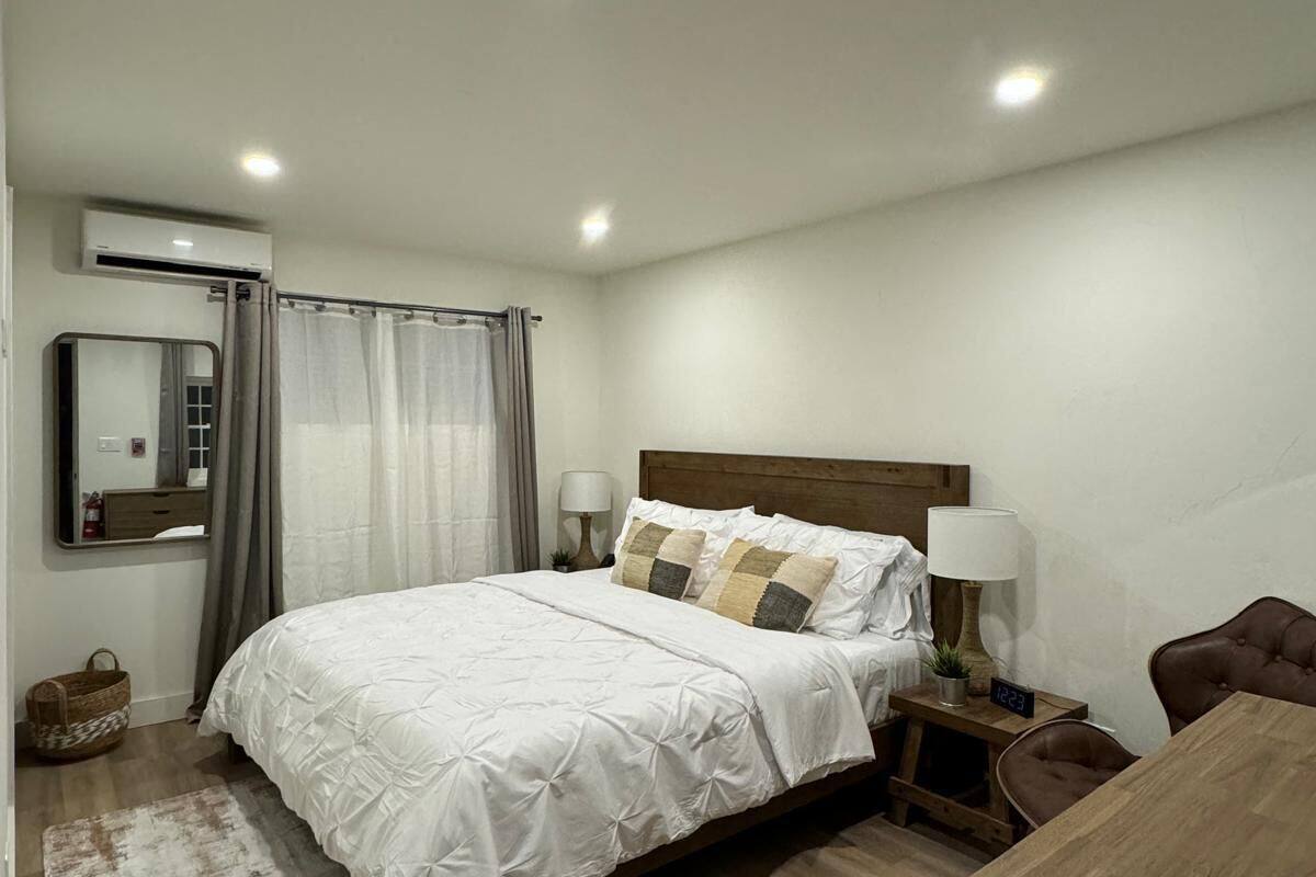Comfort Double Room, 1 King Bed, Courtyard View | 1 bedroom, in-room safe, free WiFi