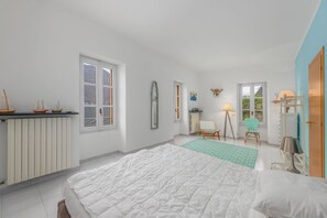 Iron/ironing board, internet, bed sheets