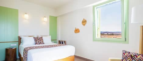 1 habitación, tabla de planchar con plancha y cuna de viaje
