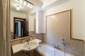 Dusche, Haartrockner, Bidet, Handtücher