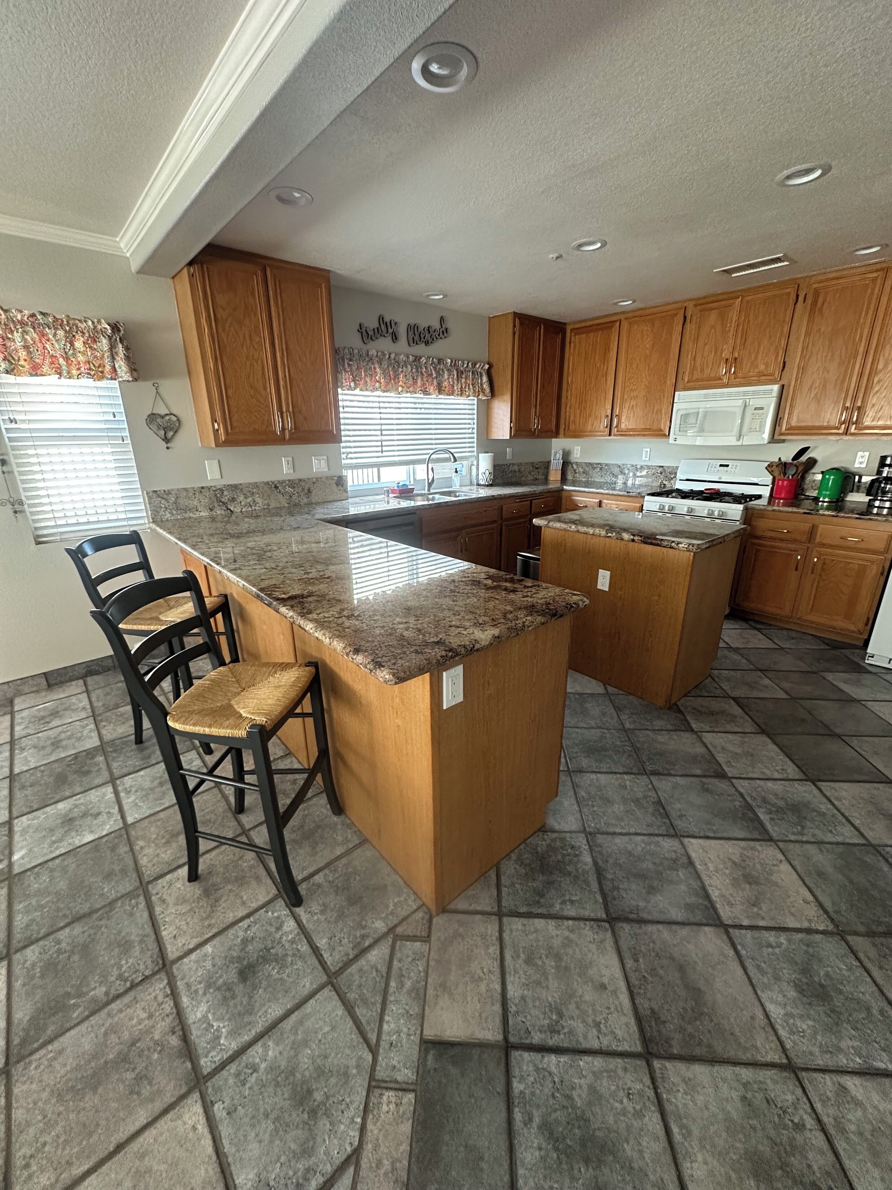 Cookware/dishes/utensils, spices