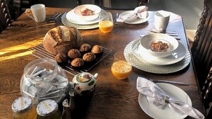 Breakfast area - Stone Lodge B&B (Kentstown)