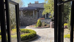 Gym garden cabin | Garden view - Stone Lodge B&B (Kentstown)