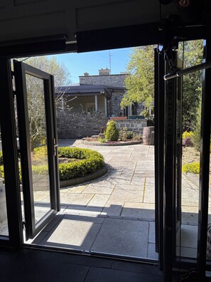 Gym garden cabin | Garden view - Stone Lodge B&B (Kentstown)