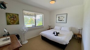 4 bedrooms, Internet, bed sheets