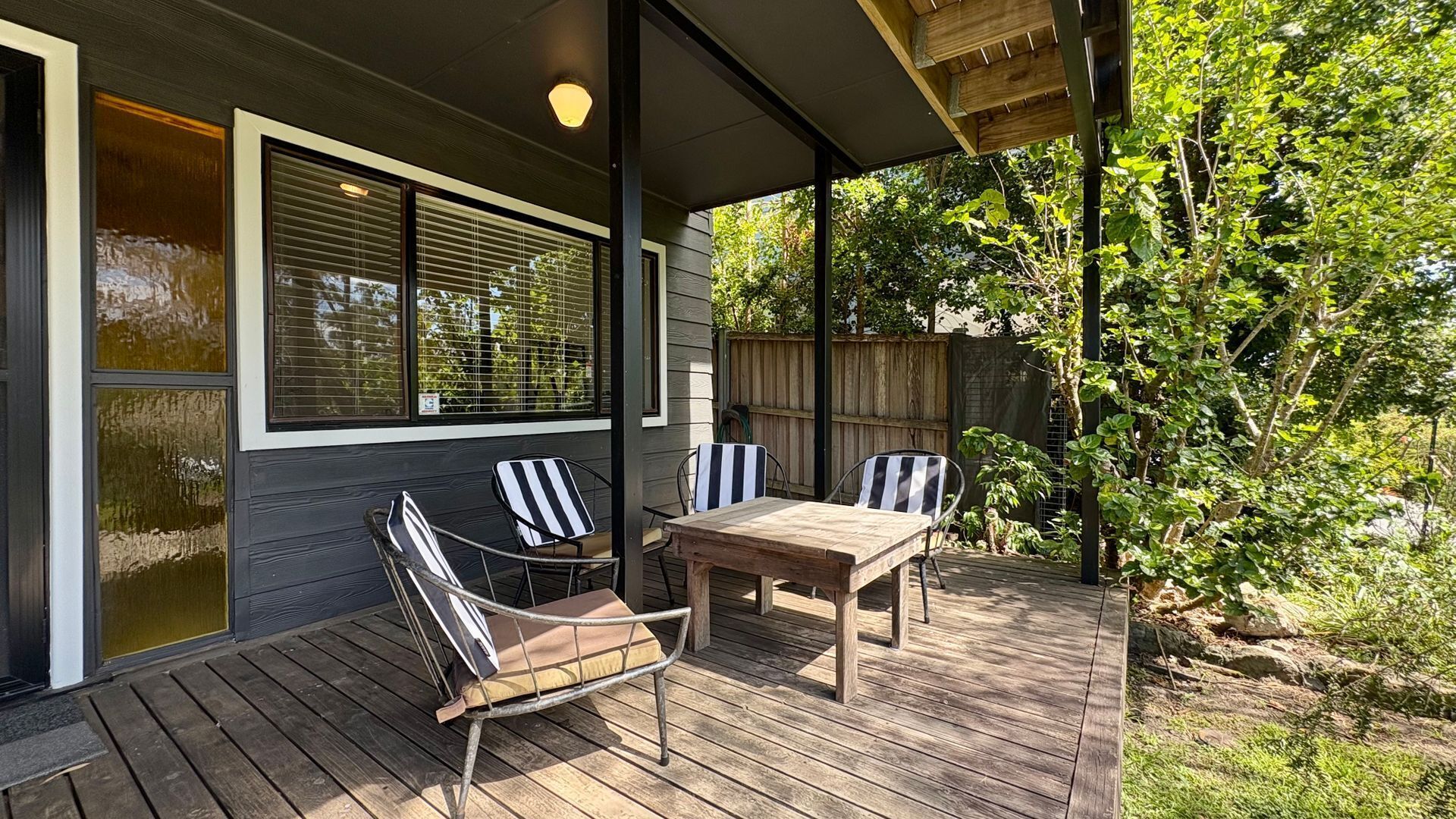 屋外ダイニングエリア