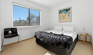 4 bedrooms, Internet, bed sheets - Shack No. 5  A Quirky, Retro Beach Escape in Jervis Bay! (Vincentia)