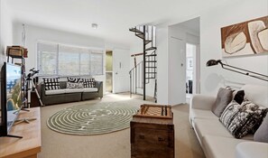 TV, DVD player - Shack No. 5  A Quirky, Retro Beach Escape in Jervis Bay! (Vincentia)