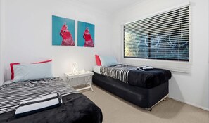 4 bedrooms, Internet, bed sheets - Shack No. 5  A Quirky, Retro Beach Escape in Jervis Bay! (Vincentia)