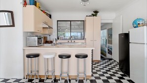 Fridge, microwave, oven, stovetop - Shack No. 5  by Book Jervis Bay - A Quirky, Retro Beach Escape in Jervis Bay! (Vincentia)