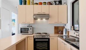 Fridge, microwave, oven, stovetop - Shack No. 5  A Quirky, Retro Beach Escape in Jervis Bay! (Vincentia)