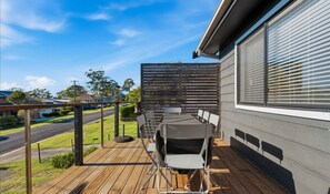 Outdoor dining - Shack No. 5  A Quirky, Retro Beach Escape in Jervis Bay! (Vincentia)