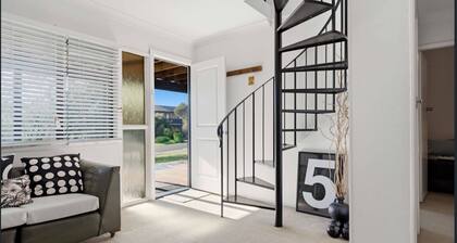 Shack No. 5 by Book Jervis Bay - A Quirky, Retro Beach Escape in Jervis Bay!