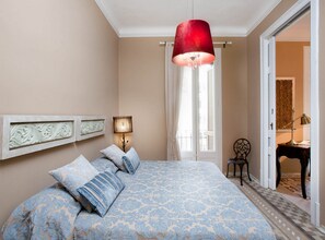 2 quartos, ferros/tábuas de passar roupa, Wi-Fi, roupa de cama