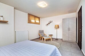 Villa, Smoking | 4 bedrooms, desk