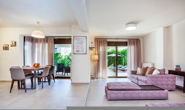 Villa, Smoking | 4 bedrooms, desk