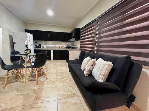 Beautiful Suite in Ciudadela Las Garzas, safe and centrally located, Guayaquil