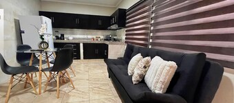 Beautiful Suite in Ciudadela Las Garzas, safe and centrally located, Guayaquil