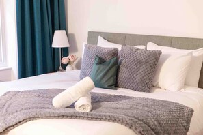 2 bedrooms, iron/ironing board, Internet, bed sheets