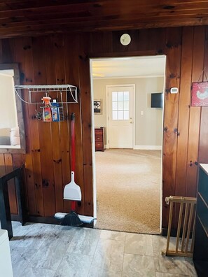 Interior - Grady's Retreat 
Charming 2-bedroom house in Hendersonville with WiFi and AC (Hendersonville)