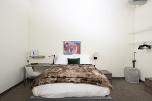 2 bedrooms, desk, iron/ironing board, free WiFi