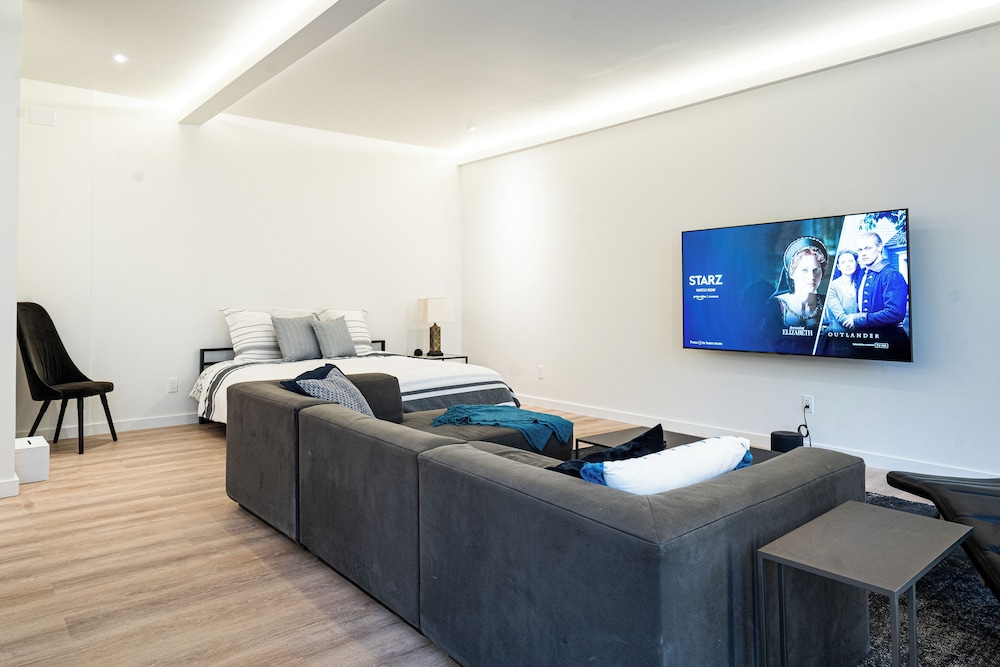 Fresh Look at Modern High End Loft Large Central Location In Wonderful Kirkland