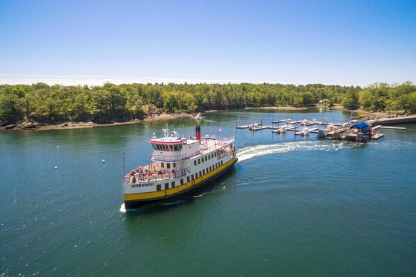 Marina - A Spacious and Charming Island Townhome (Portland)