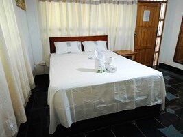 Standard Cabin, Garden View | Desk, laptop workspace, free WiFi