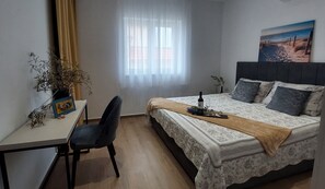 2 bedrooms, in-room safe, iron/ironing board, free WiFi