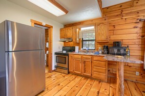 Fridge, microwave, oven, coffee/tea maker