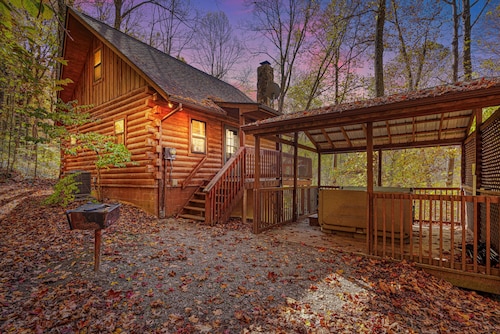 Slopeside | Hocking Hills Retreat, Covered Hot Tub