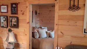 3 bedrooms, desk, iron/ironing board, WiFi