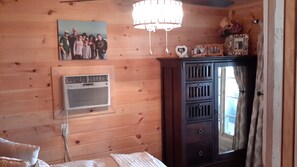 3 bedrooms, desk, iron/ironing board, WiFi