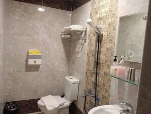 Bathroom - Champagne B&B (Hualien City,)