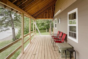 Cabin, Lake View | Individually decorated, individually furnished, free WiFi, bed sheets - Portage Lakeside Cabins (Portage Lake)