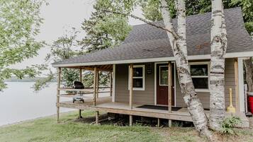 Cabin, Lake View | Individually decorated, individually furnished, free WiFi, bed sheets