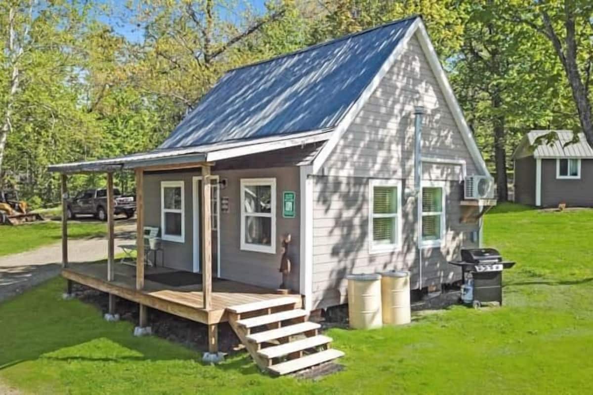 Cabin, Multiple Beds, Lakeside | 3 bedrooms, individually decorated, individually furnished, free WiFi