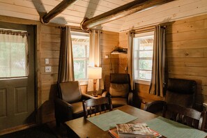 小屋, 湖景 | 客廳 | 32 吋智能電視連有線電視頻道