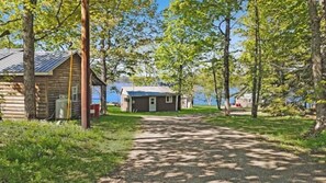 Douche, articles de toilette gratuits, sèche-cheveux