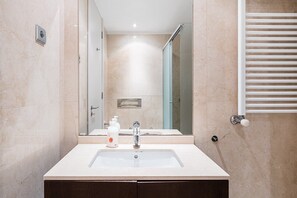 Shower, hair dryer, towels - GuestReady - Blazing retreat in Matosinhos (Matosinhos)