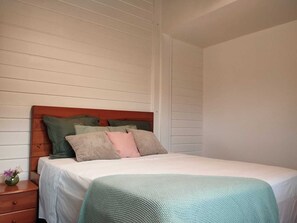 2 bedrooms, iron/ironing board, WiFi, bed sheets - La Maison Tivèsay, in a quiet location just a few minutes from the beach and all amenities! (Sainte-Anne)